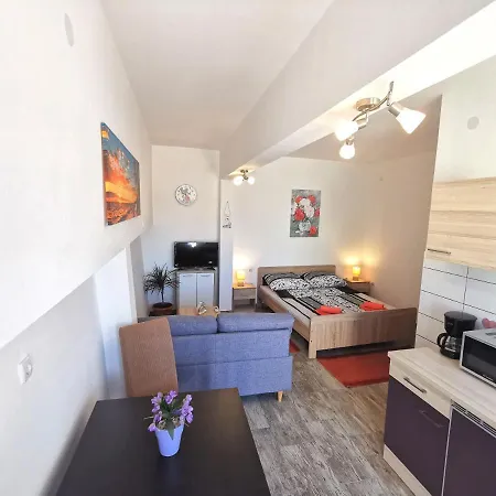 Studio Apartment Mini Dora Kastela Exterior photo