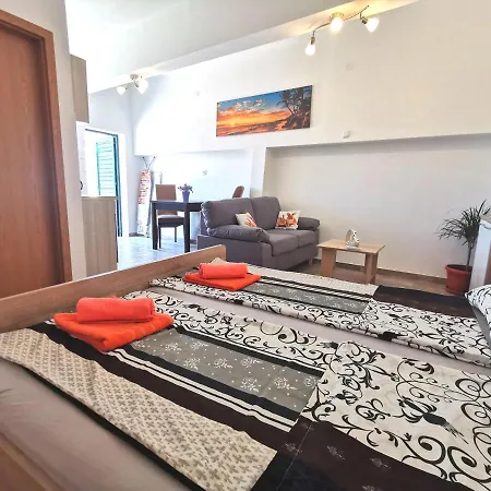 Studio Apartment Mini Dora Kastela Exterior photo